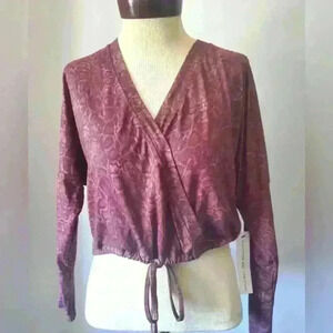 Evolution and creation slightly cropped top  size xs